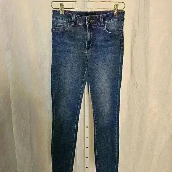 Tahari Denim - Tahari Kelly blue jean size 4/27